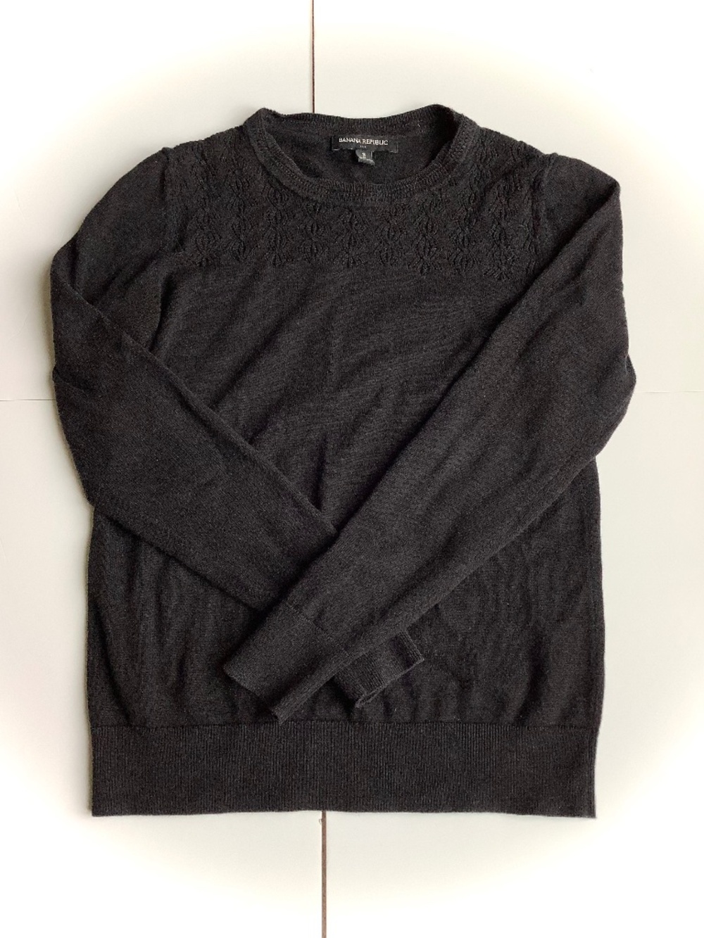 Banana Republic Black Pointelle Yoke Crewneck Sweater – Size S